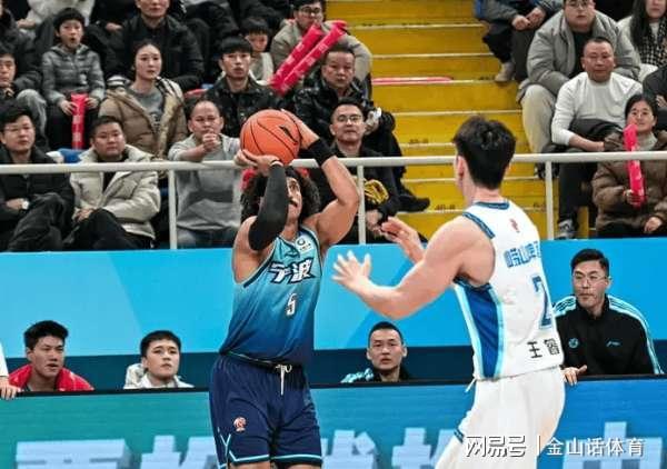 世界杯官网直播软件-唉！43岁少帅上轮雪藏4主力输球，本轮又盲目轻敌，败给平民球队